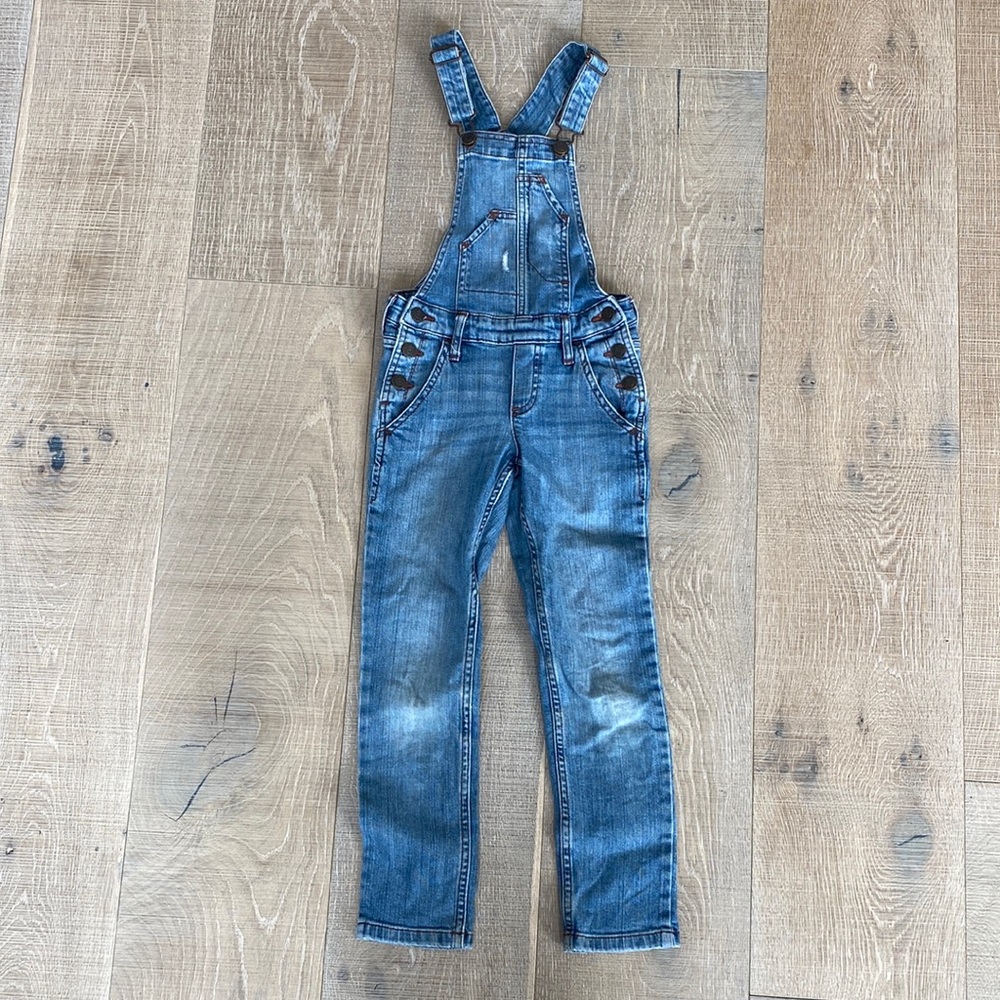 Size 6 slim - Gap overalls